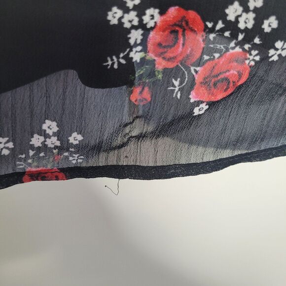 Torrid black red dark moody floral smocked back goth blouse tank top size Large - Picture 6 of 6